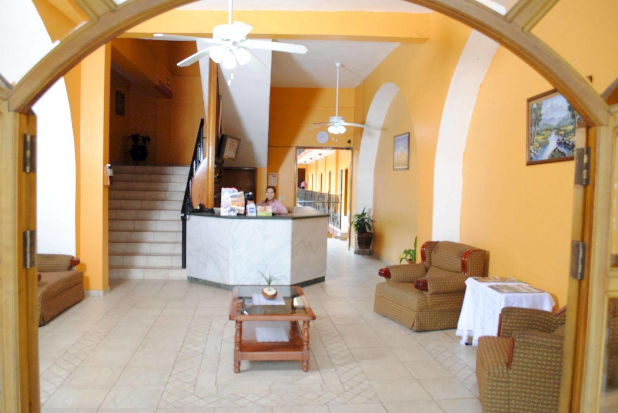 Hotel Arcos Del Parque Acayucan 外观 照片