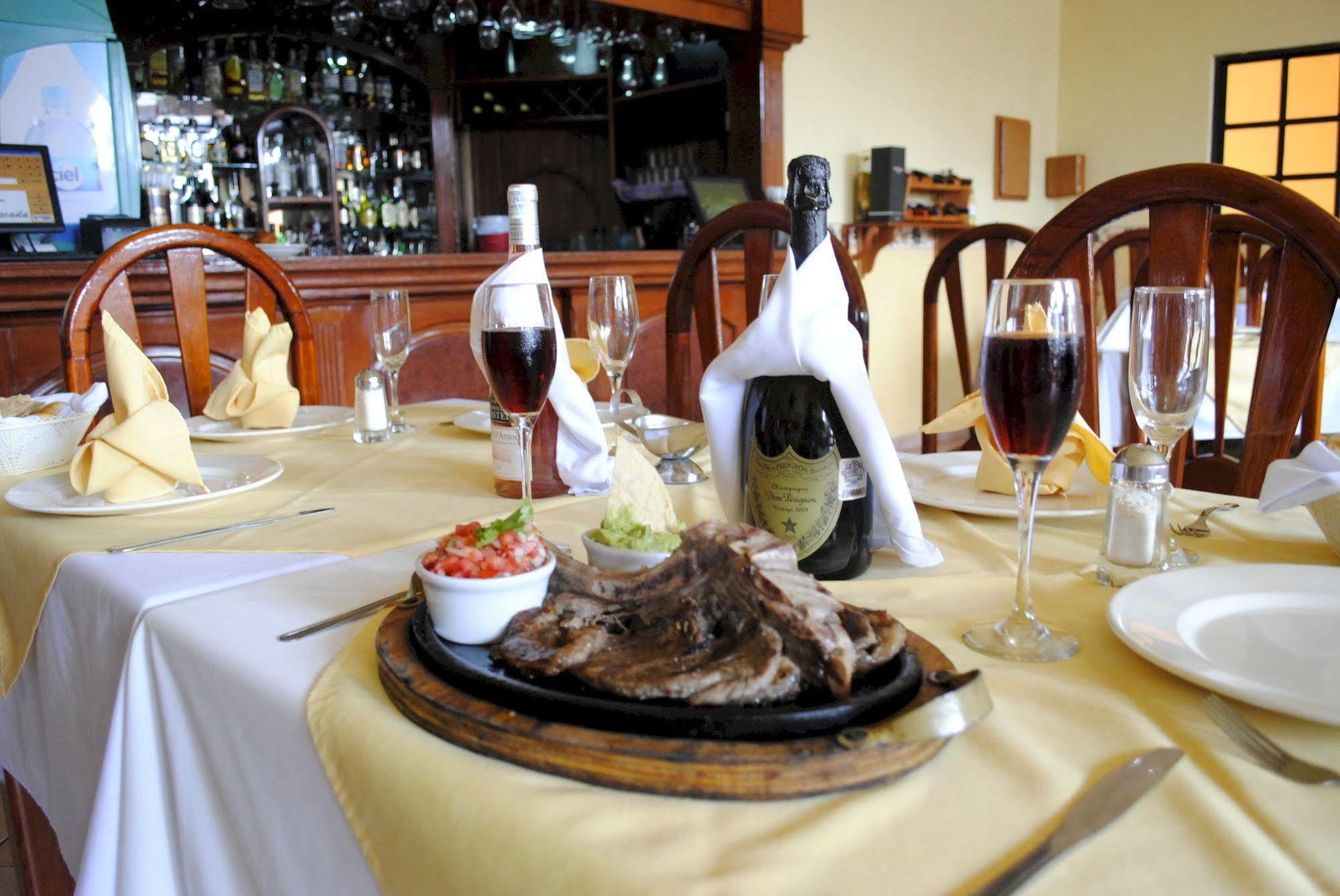 Hotel Arcos Del Parque Acayucan 外观 照片