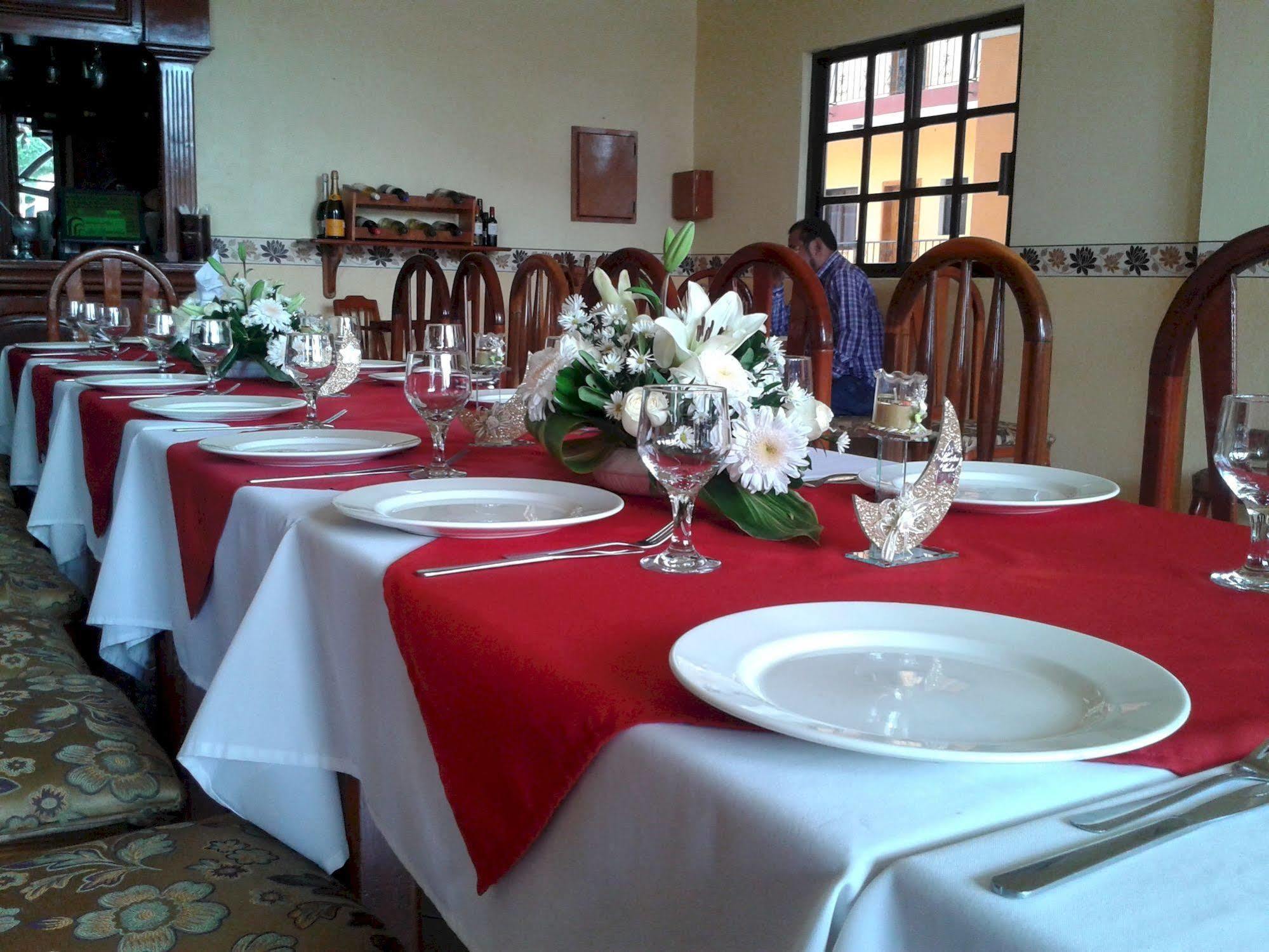Hotel Arcos Del Parque Acayucan 外观 照片