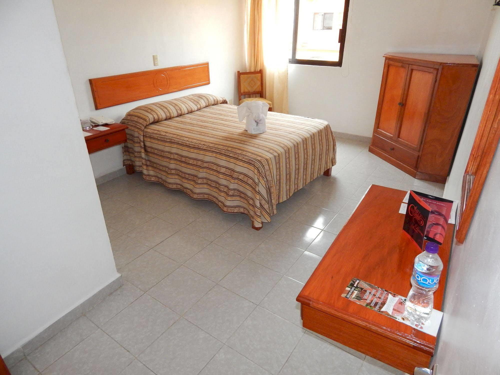 Hotel Arcos Del Parque Acayucan 外观 照片